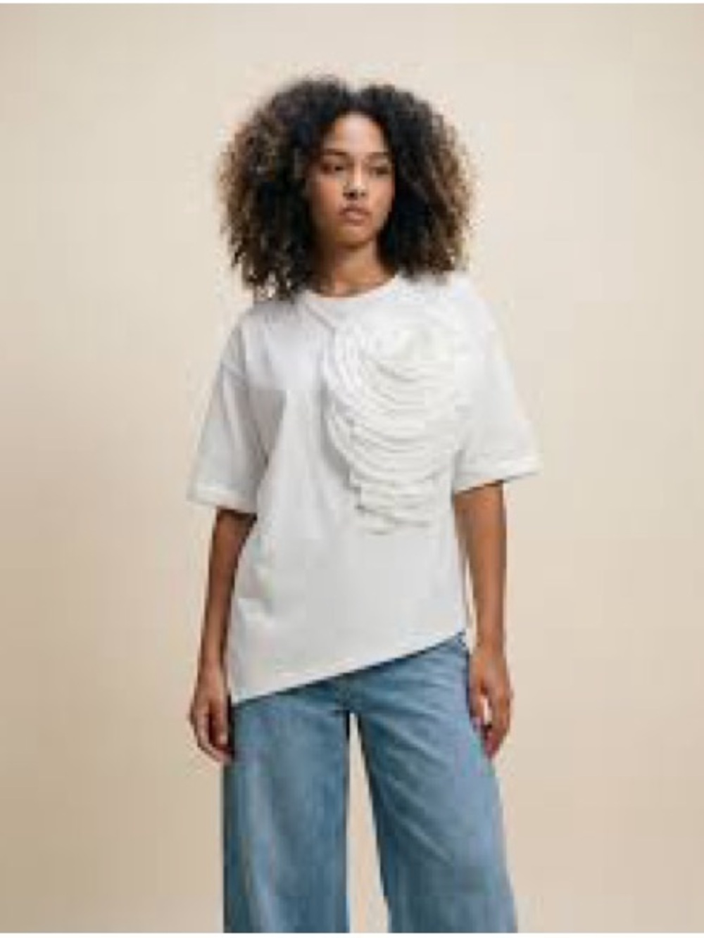 COMMENSE NWT FLOWER APPLIQUÉ T-SHIRT MEDIUM